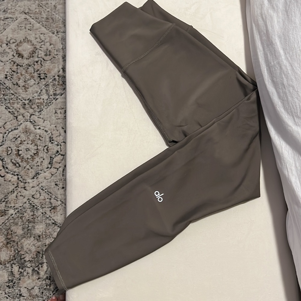 Alo yoga 7/8 high waist air lift leggings olive size small